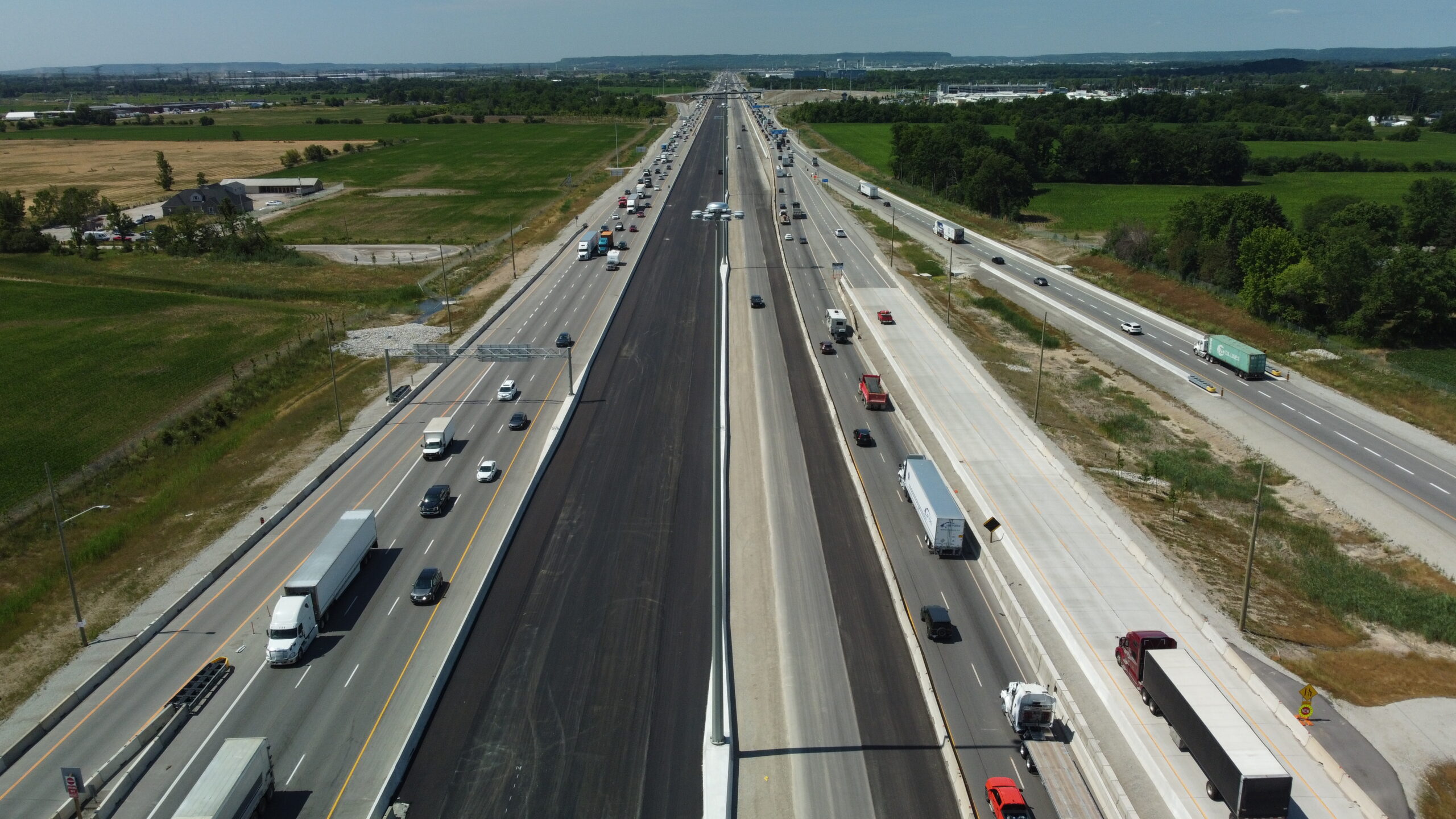 Les voies collectrices et express sont presque prêtes à accueillir la circulation de l’autoroute à péage 407 à la promenade James Snow.