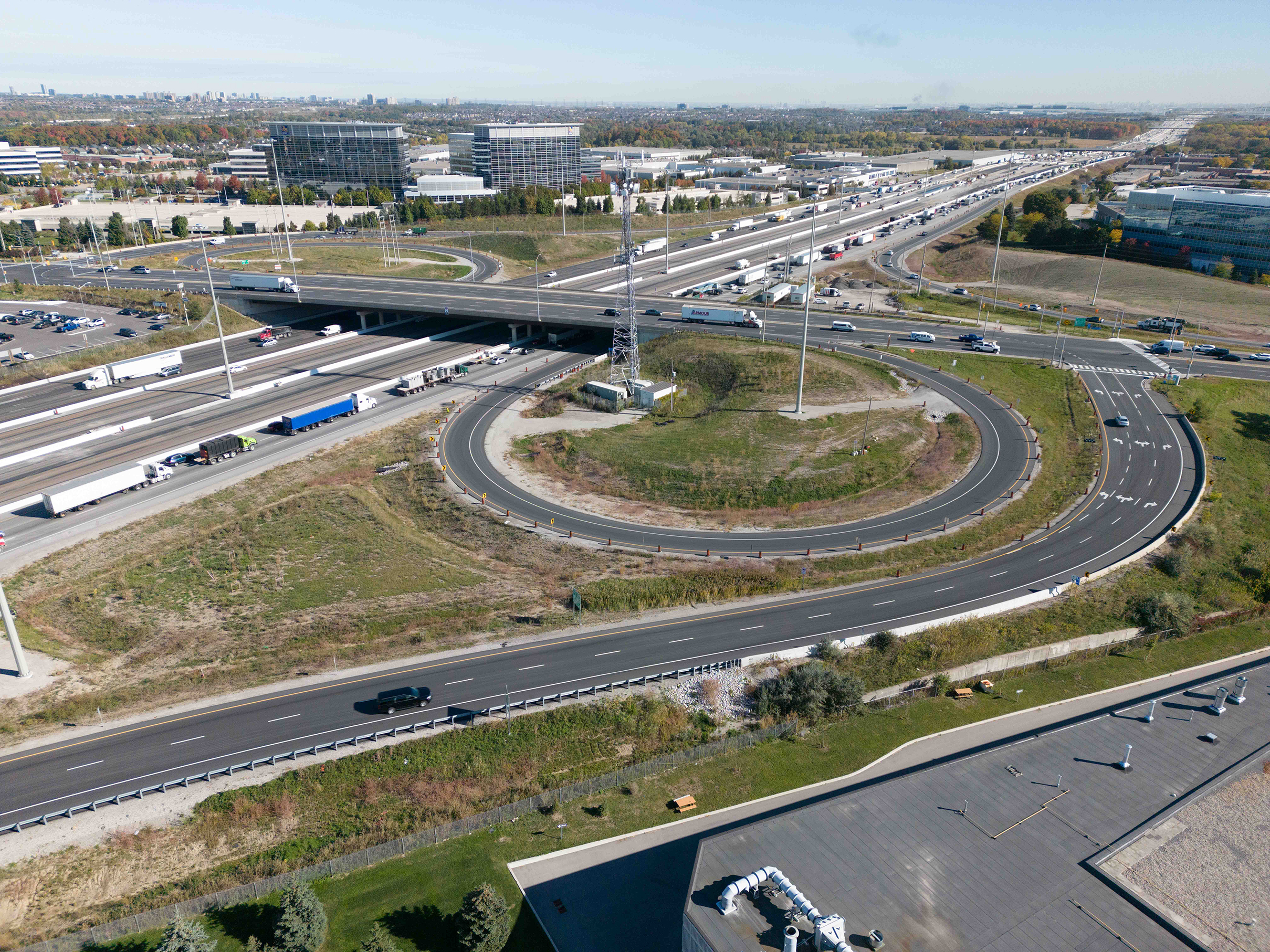 Ramps reach completion at the Mississauga Road interchange with installation of ground mounted signs
